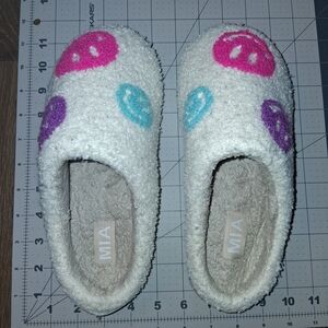 MIA Plush Slippers with Vibrant Smiley Accents _ Gently Loved _ Sanitized